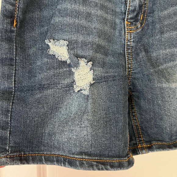 Slightly distressed jeans for small girl size 10 - Picture 3 of 8